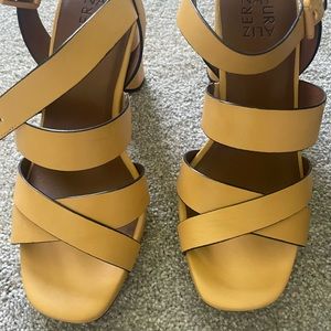 Brand new naturalizer shoes